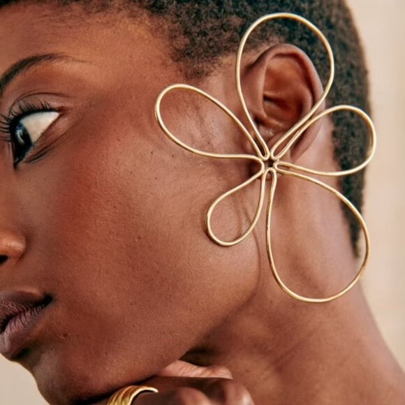 Sezane Jewelry - Sezane Nelly Earrings - gold flowers